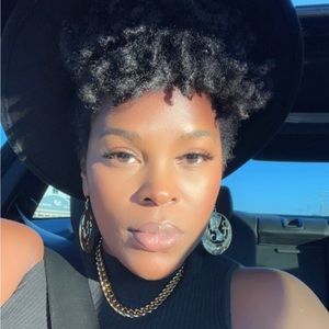 Meet your Posher, Vasantee